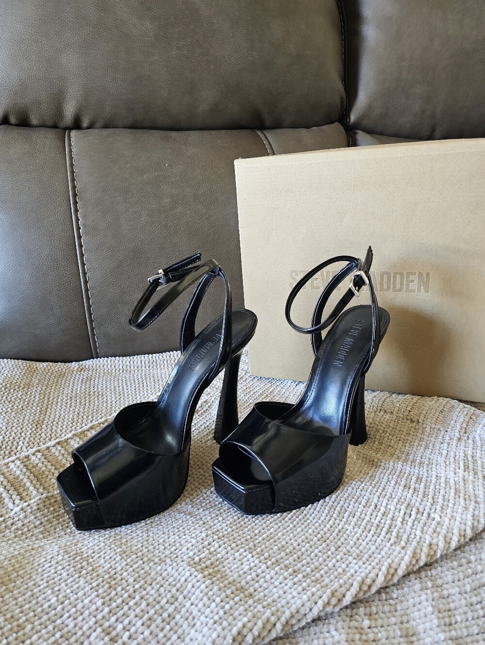 Steve Madden Black Patent Platform Ankle-Strap Block Heel Sandals – Size 7.5